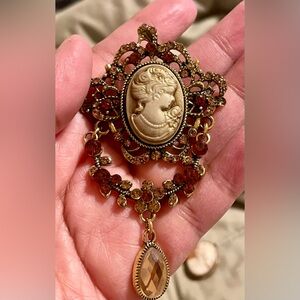Vintage-Inspired Cameo Pendant Necklace in Gold and Brown